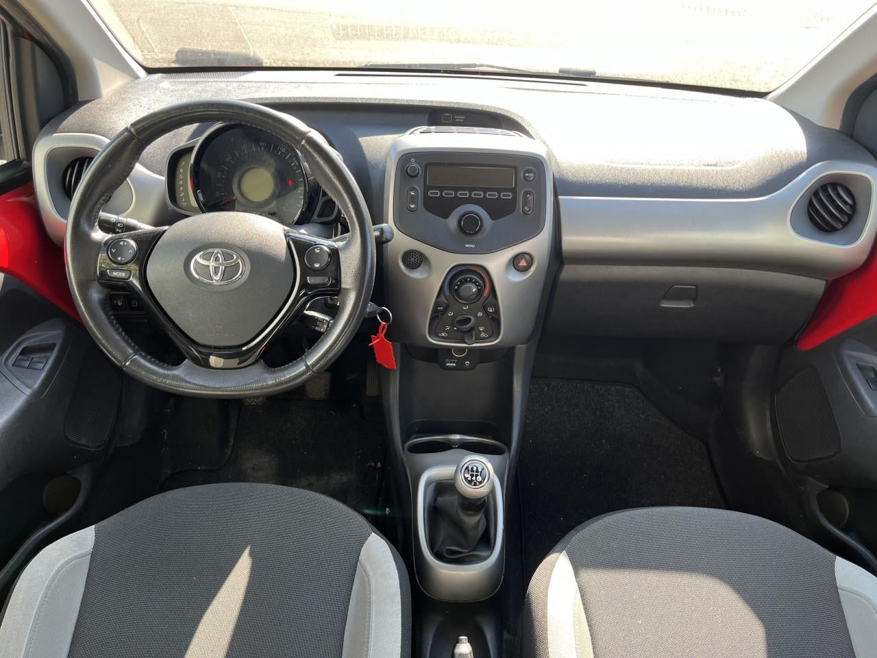 Toyota aygo rood 5deurs 2014 AIRCO NL AUTO NAP