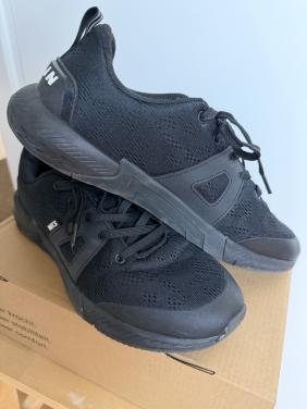 Artin mesh trainer zwart maat 43