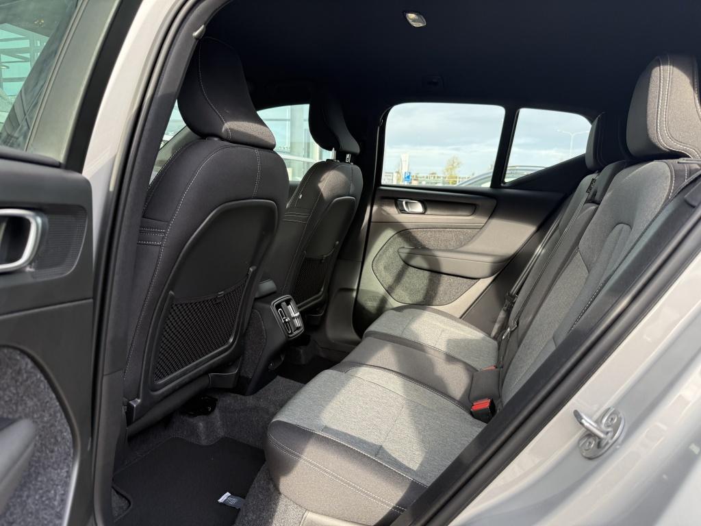 Volvo XC40 b4 197pk plus dark |adap.cruise| trekhaak | camera| elektrische