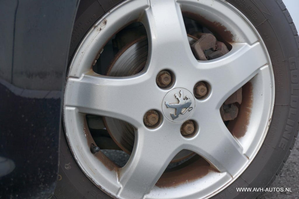 Peugeot 107 1.0-12v black & silver