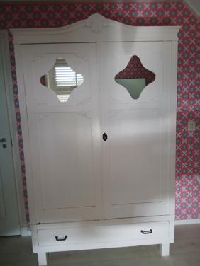 Te koop kledingkast met spiegels