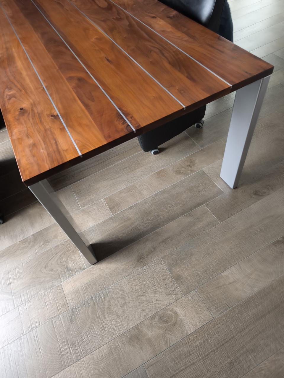 Tafel eetkamer 220x96x76 notenhout