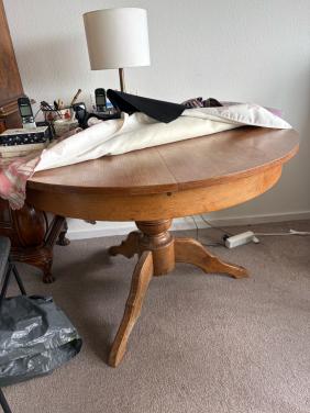 Tafel van zwaar eikenhout