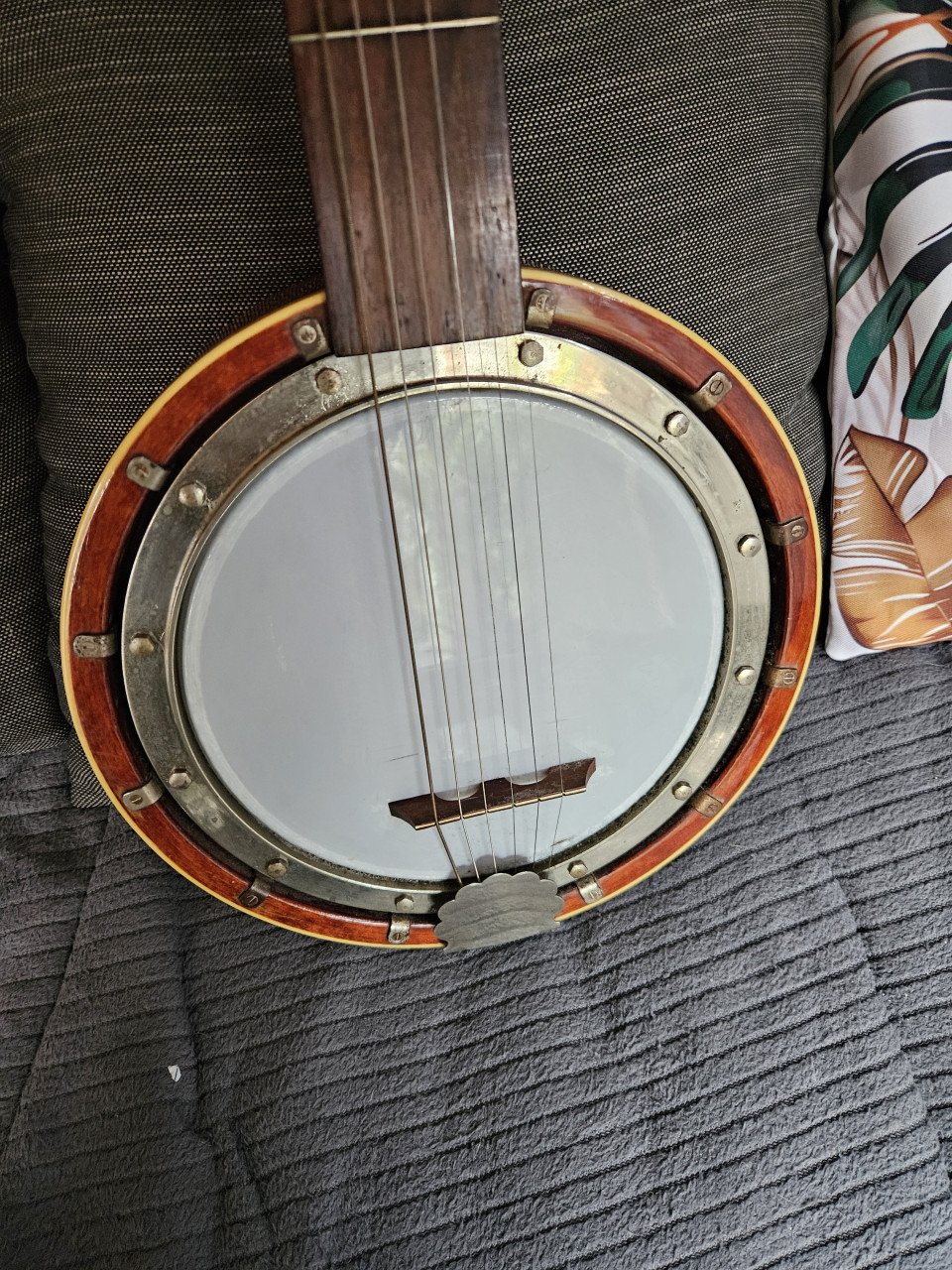 Prachtig vintage massief houten banjo met 6 snaren....