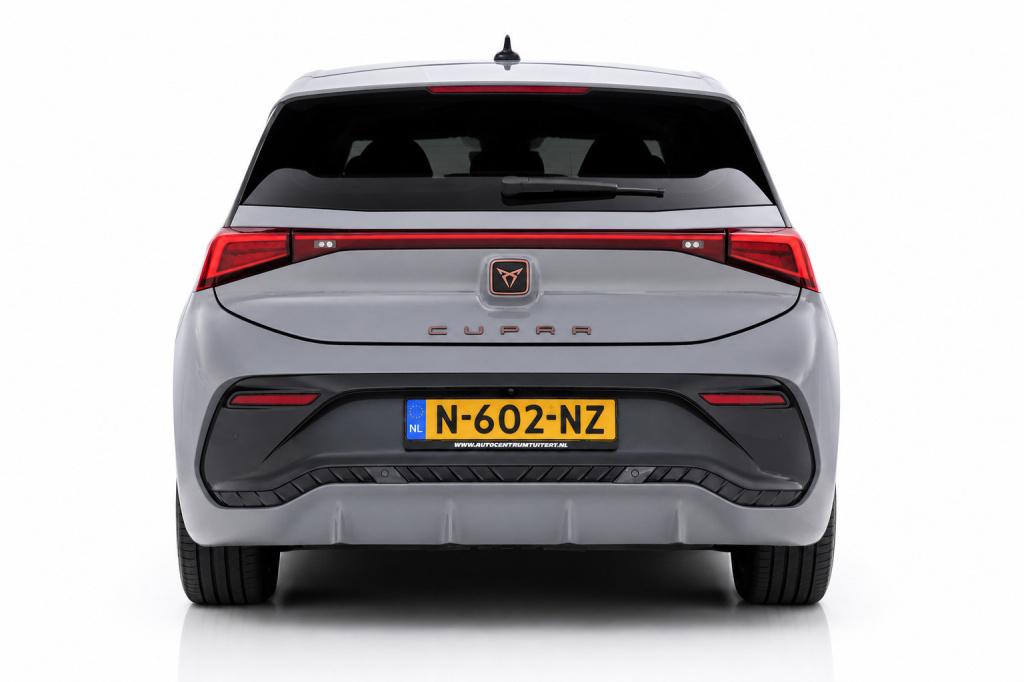 Cupra Born business one 62 kwh soh 93.2% | stoelverwarming | camera | nap |