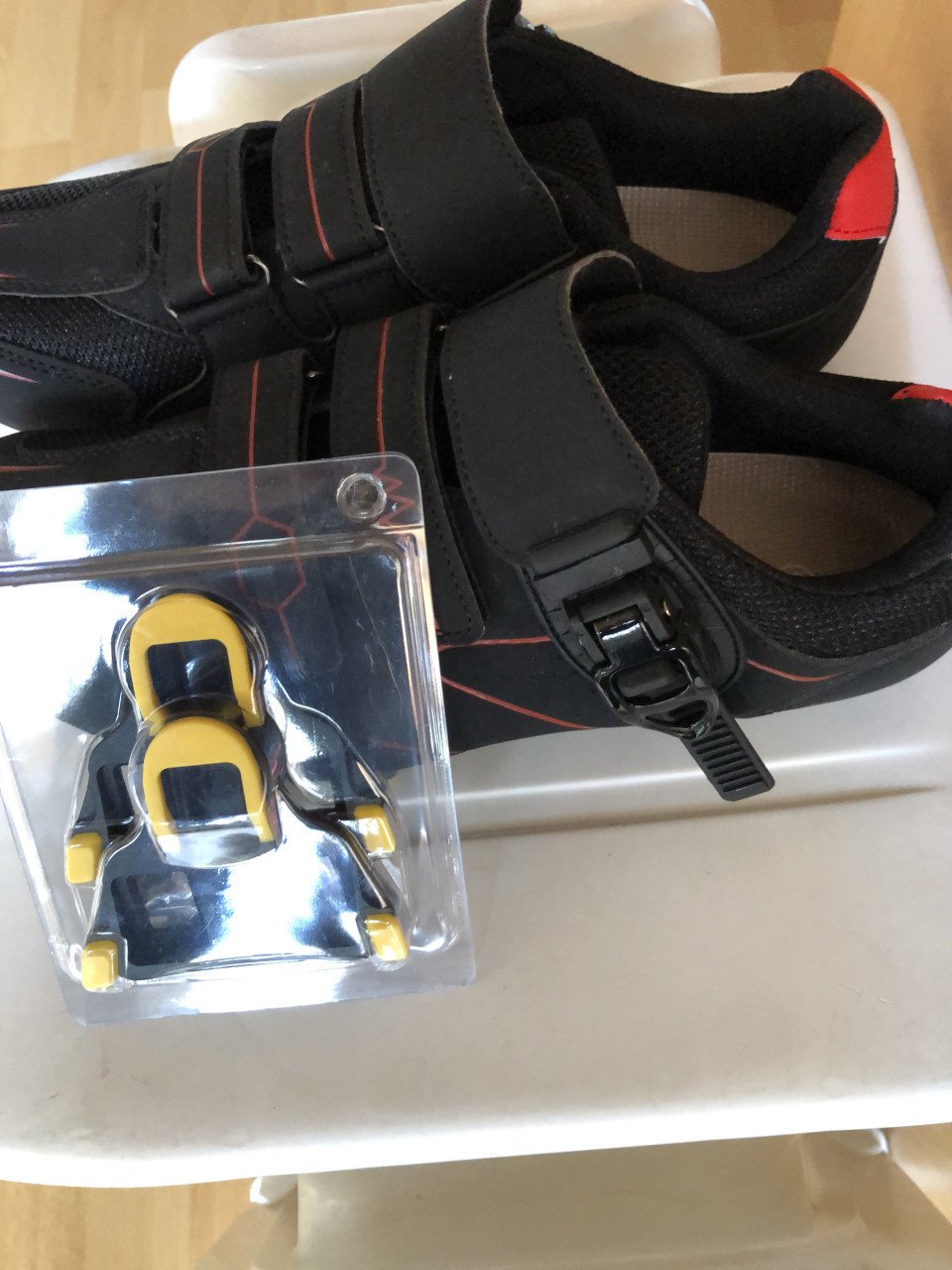 Koopje, wielren schoenen en racefiets banden, wegens beëindiging hobby.