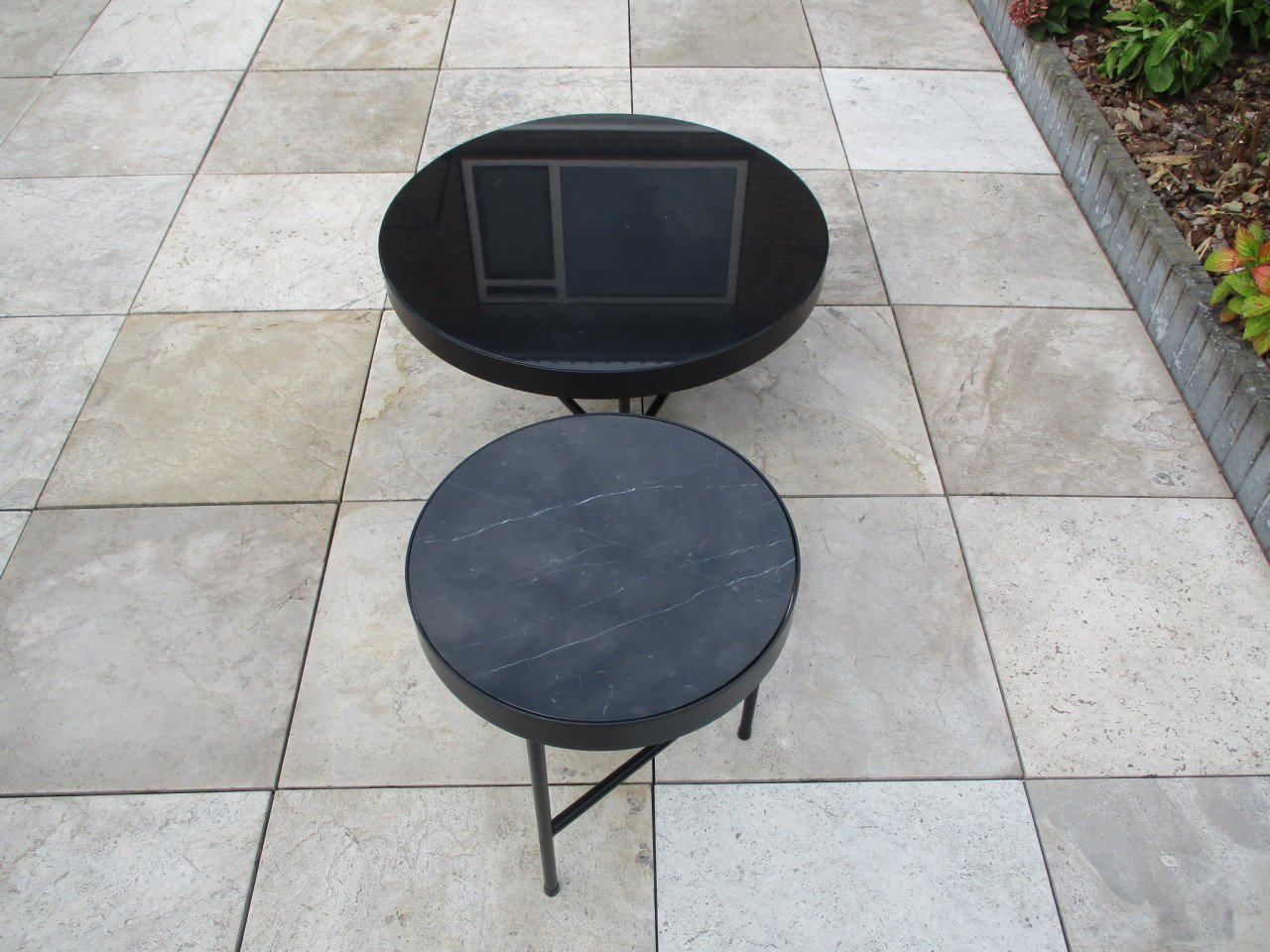 2 zgan salon tafels op metalen onderstel