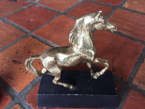 Te koop; paard van messing paardenbeeld kerst kado sinterklaas
