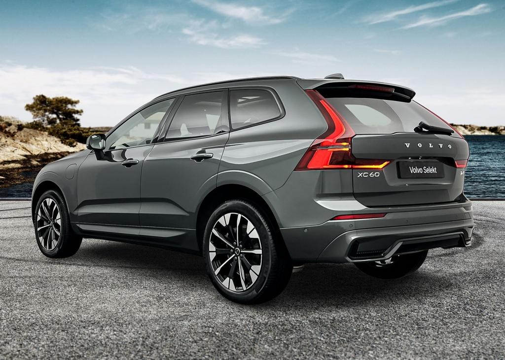 Volvo XC60 t6 398pk recharge ultra dark|