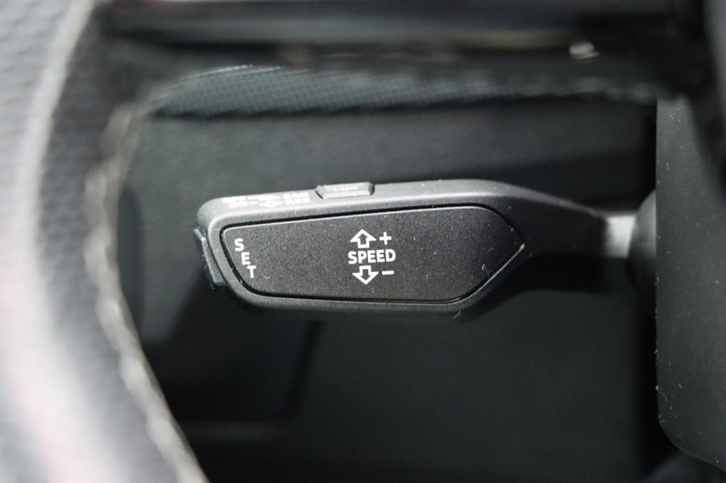 Audi Q2 30 tfsi s-line edition sound 110pk