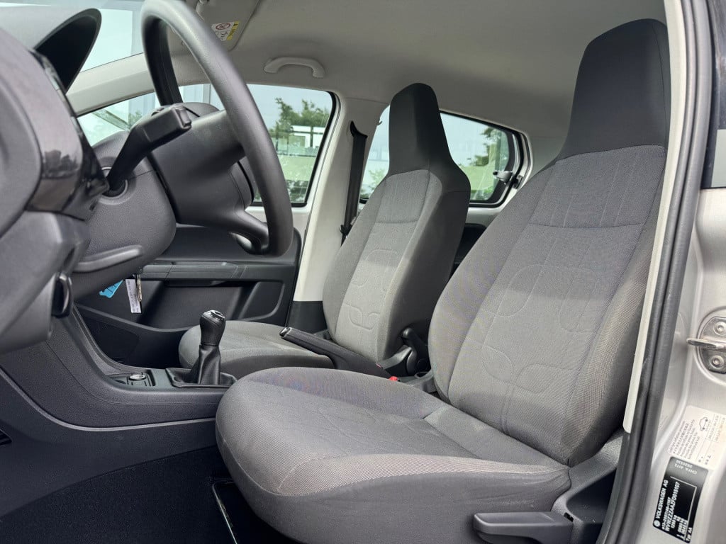 Volkswagen UP! 1.0 move up! bluemotion * airco * pdc * 5 deurs