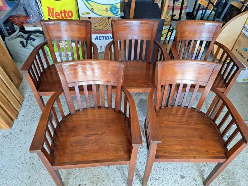 Te koop 5 houten eetkamer stoelen