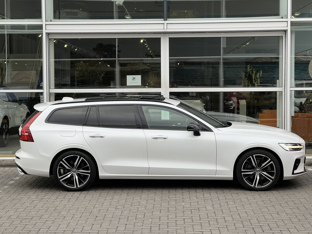 Volvo V60 t6 340pk recharge r-design| panodak| adap.cruise| 360camera| tre