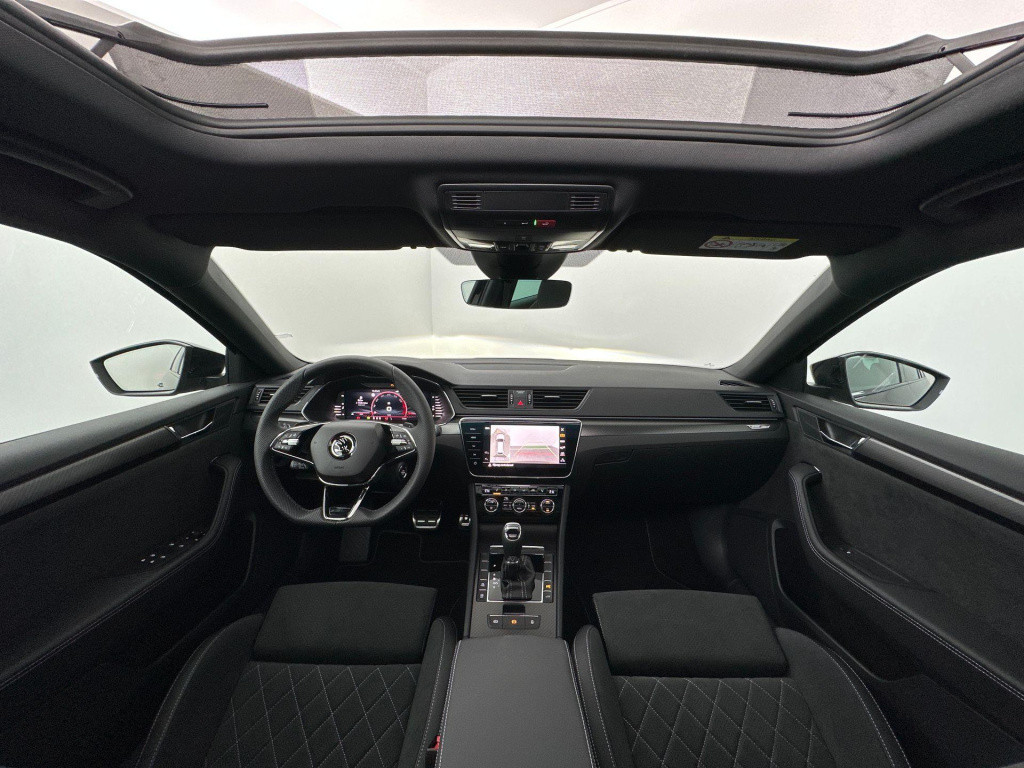 Skoda Superb sportline business 1.5 110 kw / 150 pk tsi combi 7 panoramadak