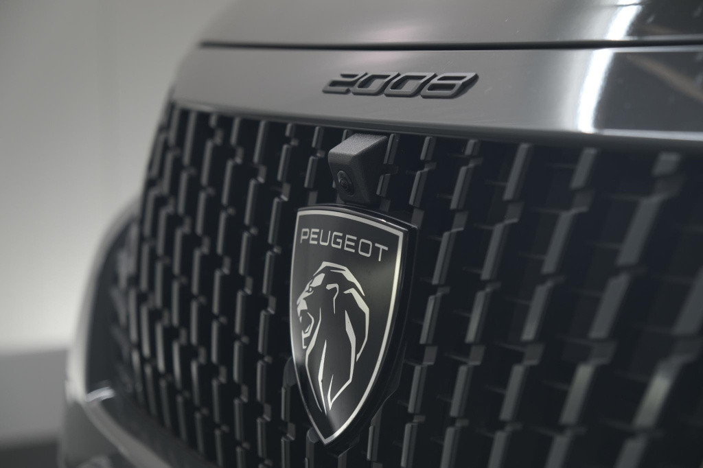 Peugeot 2008 puretech 130 eat8 gt | 360 camera | stoelmassage | adaptieve c
