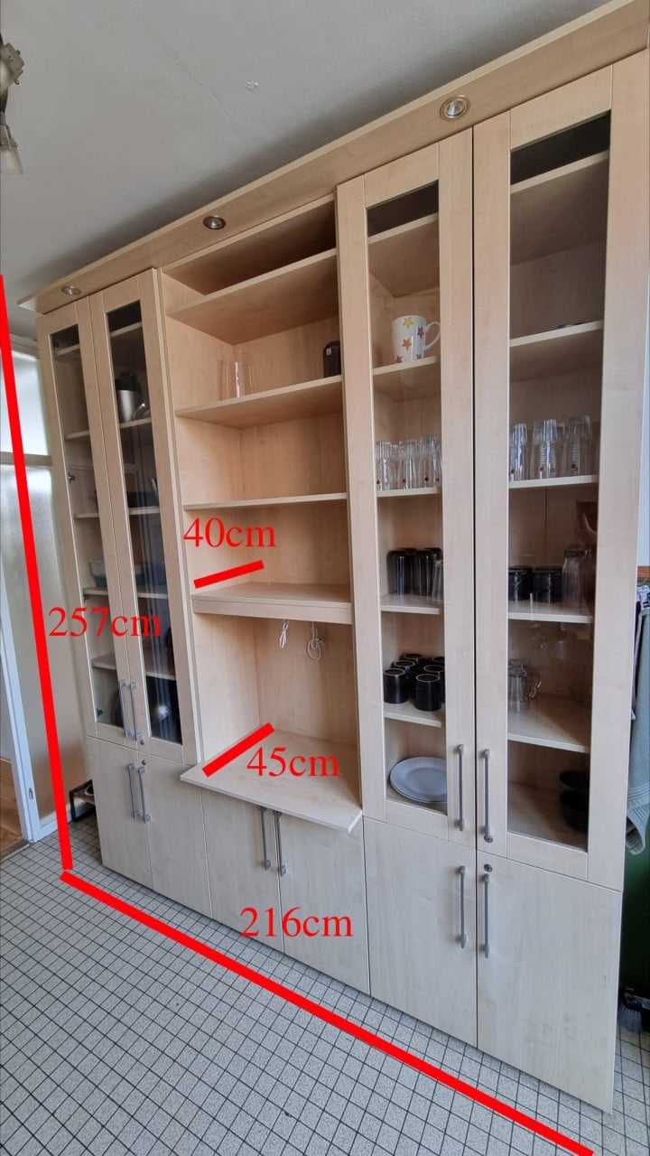 Buffetkast met sloten en verlichting