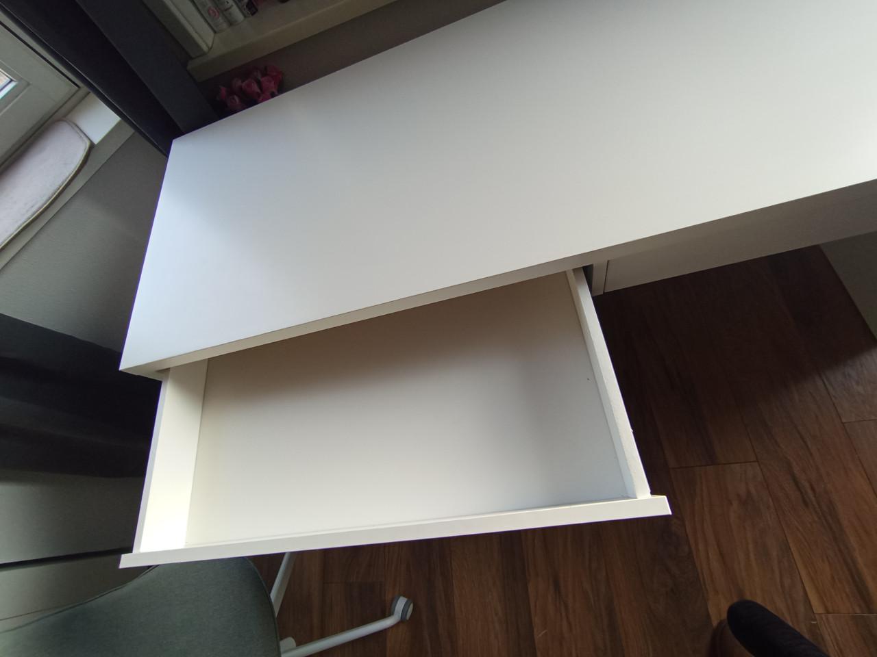 Bureau + stoel  Ikea
