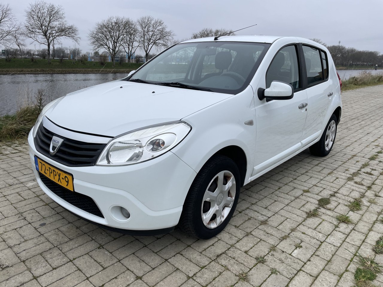 Dacia sandero 1.2 laureate 5 deurs airco