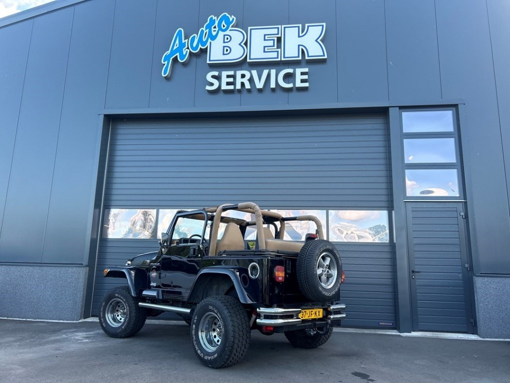 Jeep Wrangler sahara edition