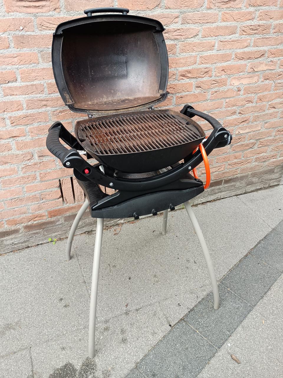Weber Q100 gas barbeque