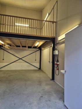 Bedrijfsruimte, opslag, Kantoor te huur