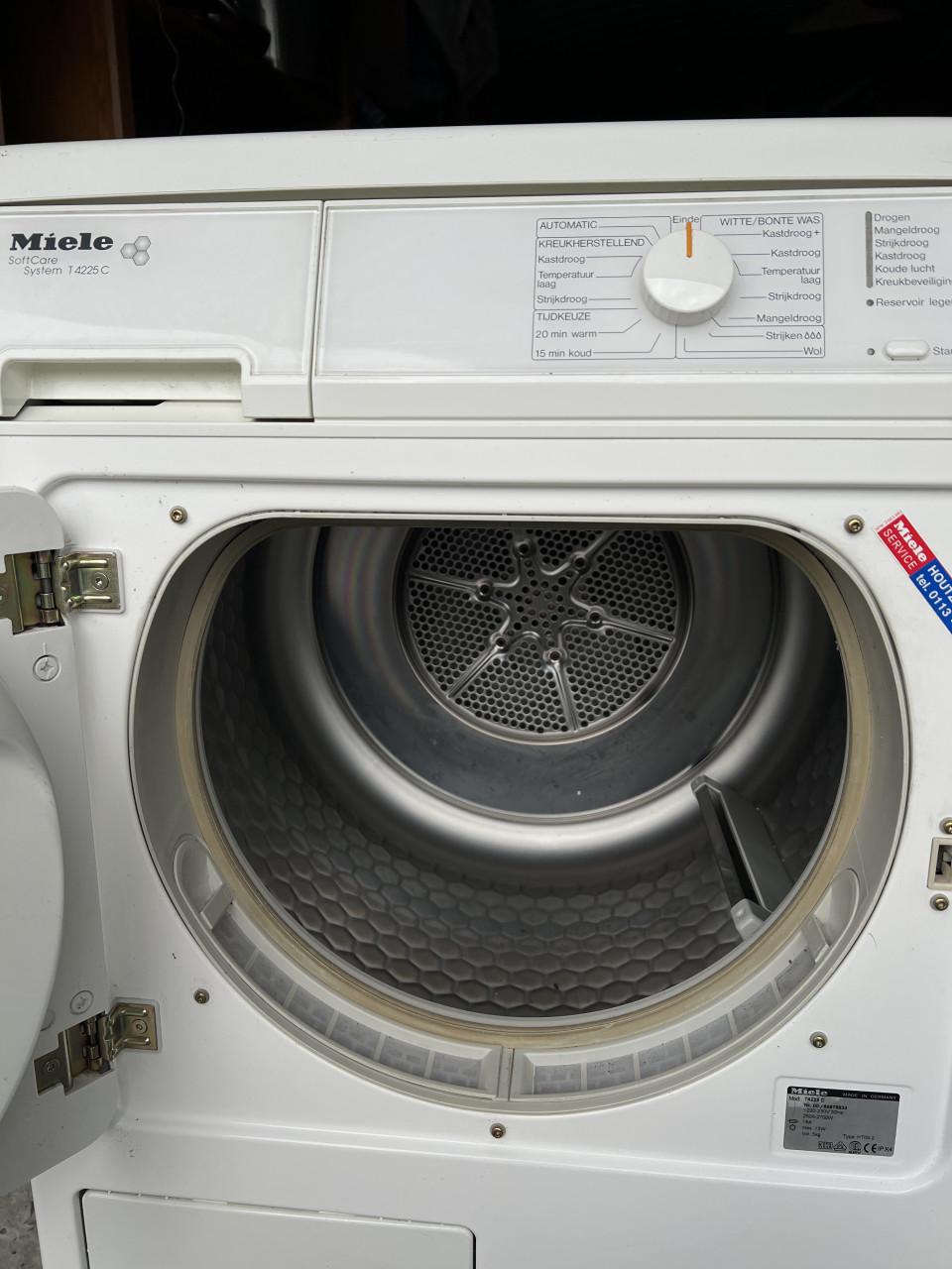 Miele Wasmachine 5kg. 1350 toren en Miele condens droger 5 kg.