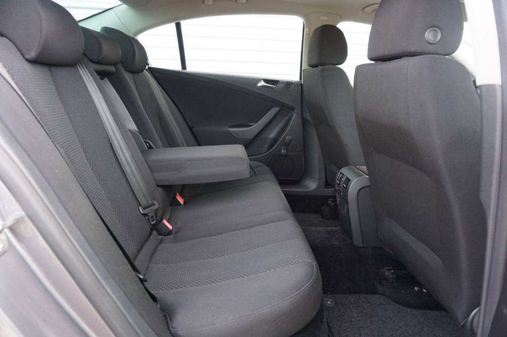 Volkswagen Passat 2.0 fsi trendline airco / cruise / elektr. ramen / trekha