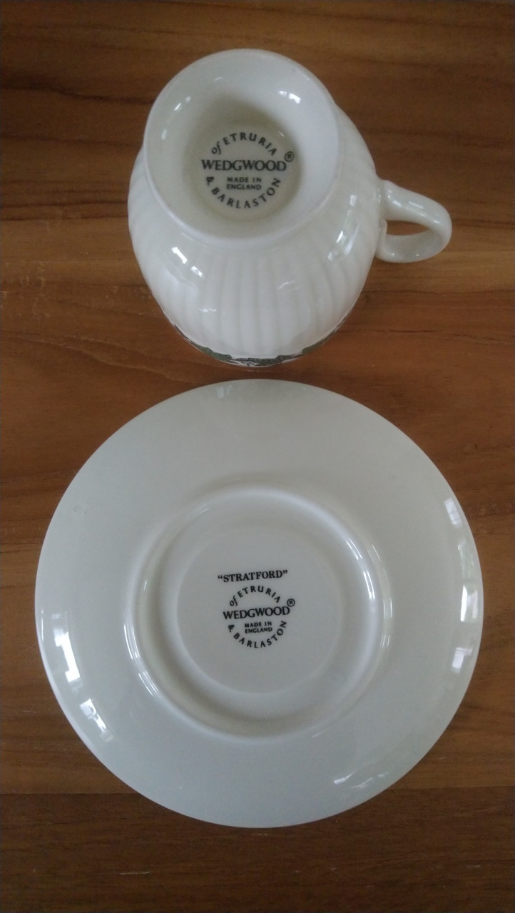 Set van 2 Wedgwood Stratford kop en schotels