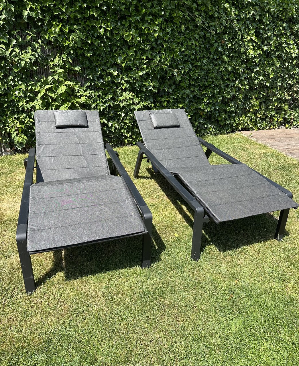 2 Luxe Sun Loungers- terras ligbedden- Royal Botania Alura