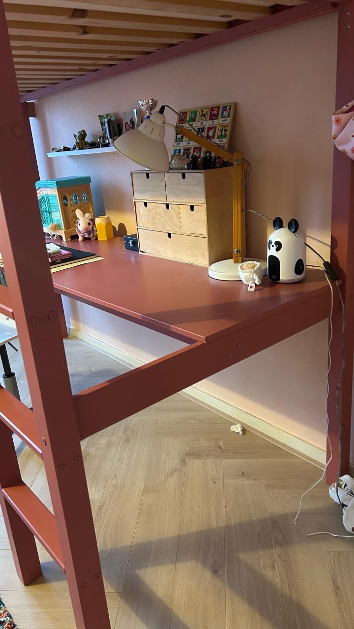 Een-persoons hoogslaper incl bureau (90x200cm)