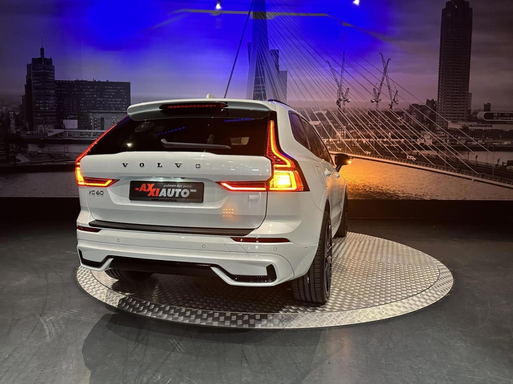 Volvo XC60 2.0 t6 plug-in hybrid awd plus dark *pano*hksound*leder*memory*