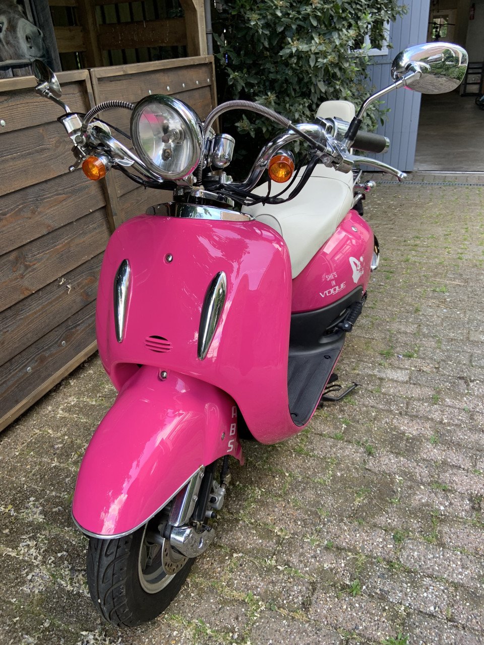 Retro Scooter Crisal Vogue (brommer) Heel mooi. + 2 Helmen