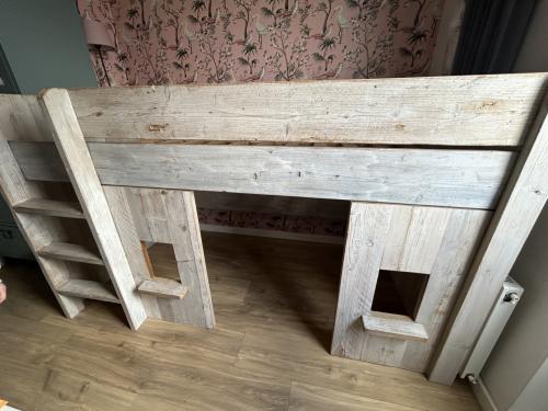 Hoogslapen van steigerhout