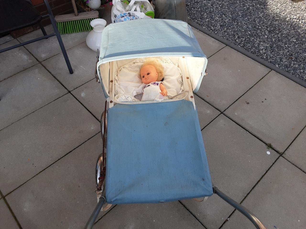 Jaren 50 poppenwagen  mag weg voor 10 euro
