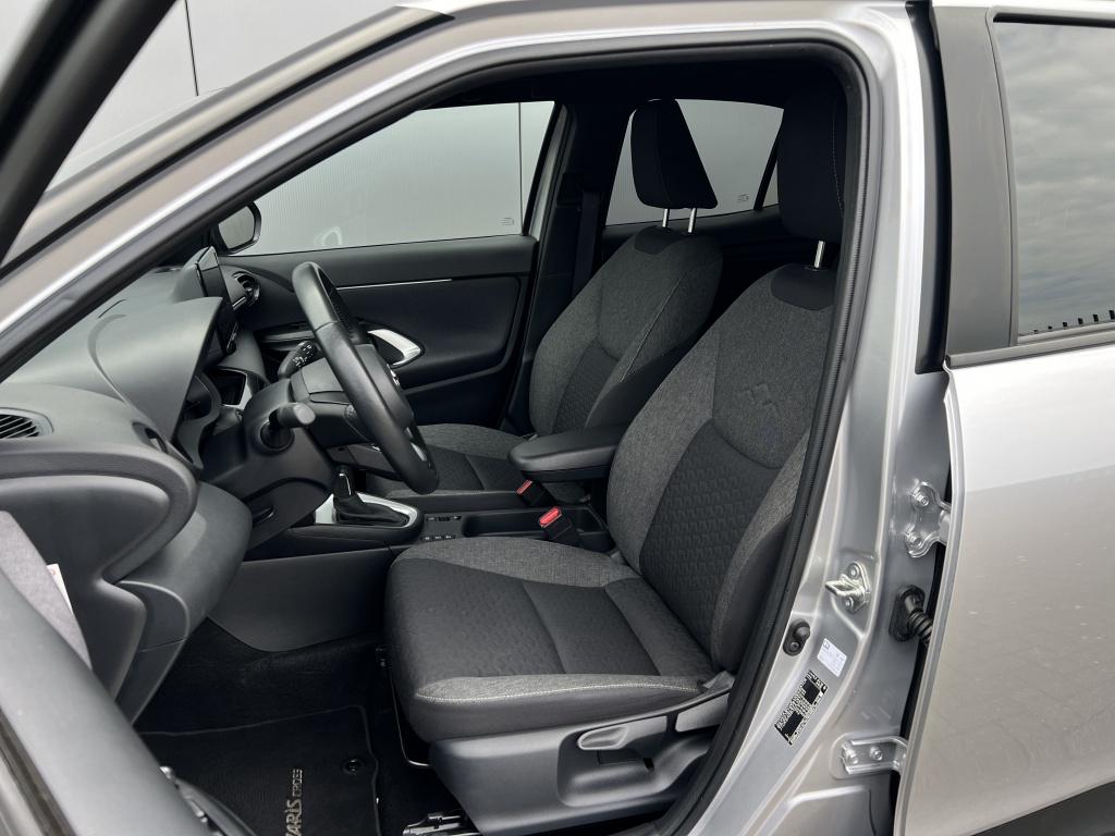 Toyota Yaris Cross 1.5 hybrid dynamic | all-seasonbanden | comfort pack