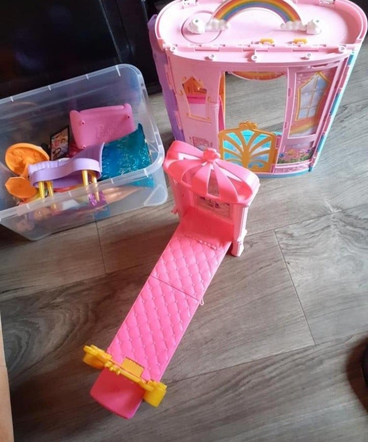 Barbie huis met poppen