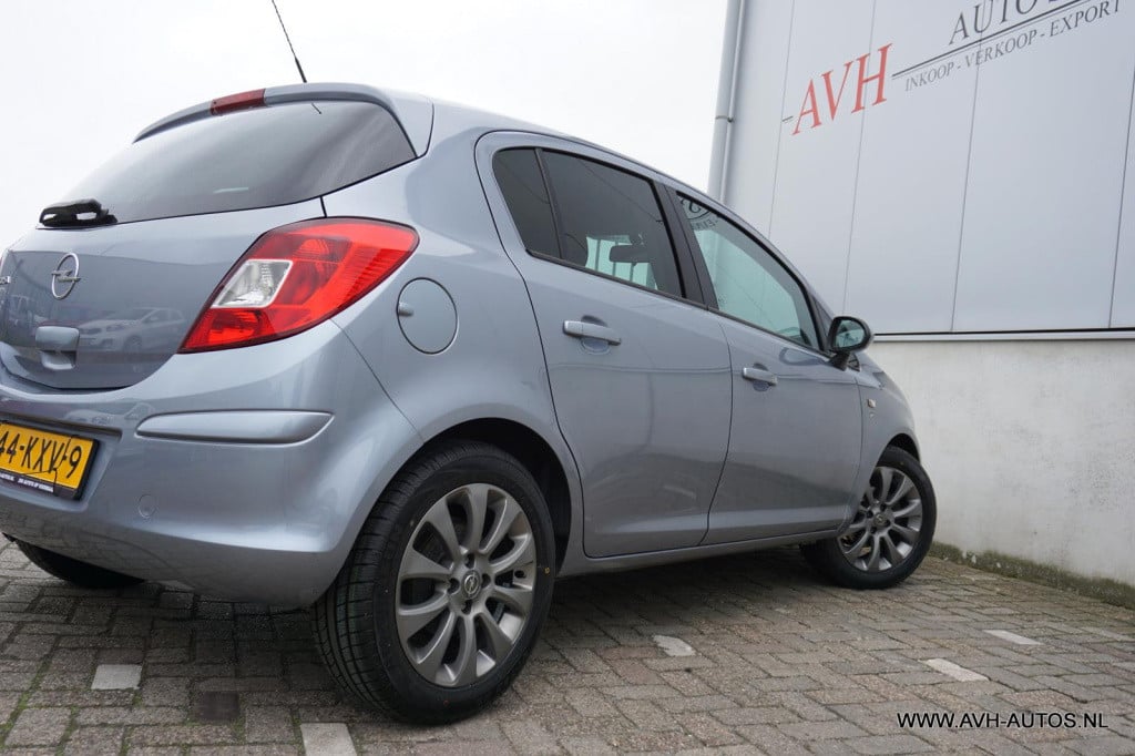 Opel Corsa 1.2-16v '111' edition