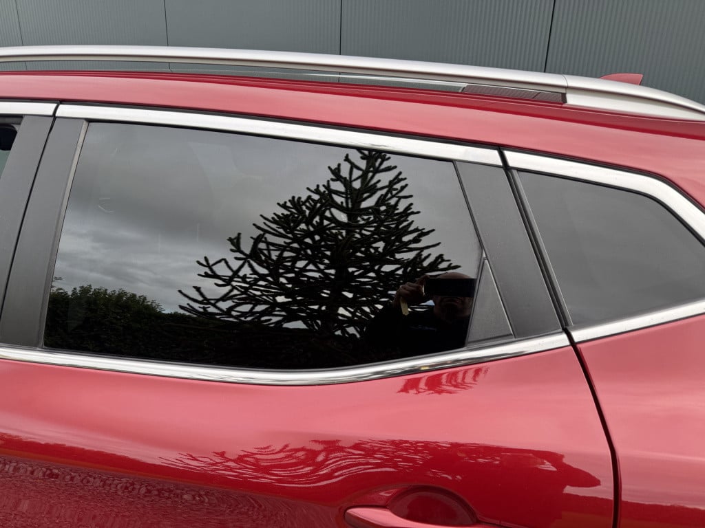 Nissan Qashqai 1.2 tekna pakket 5-drs