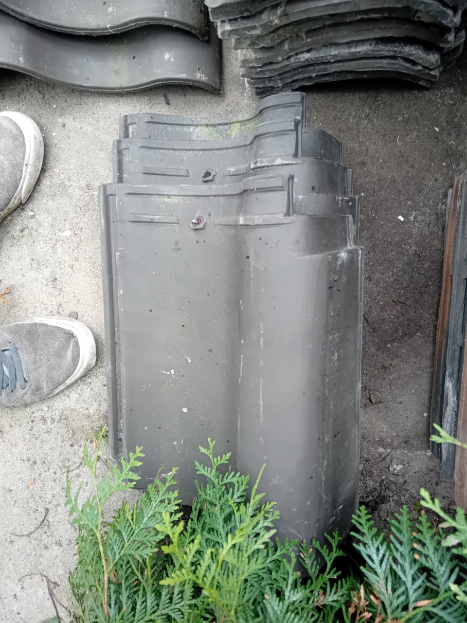 Dakpan monier 300 stuks + 6 kantpannen. nieuw.