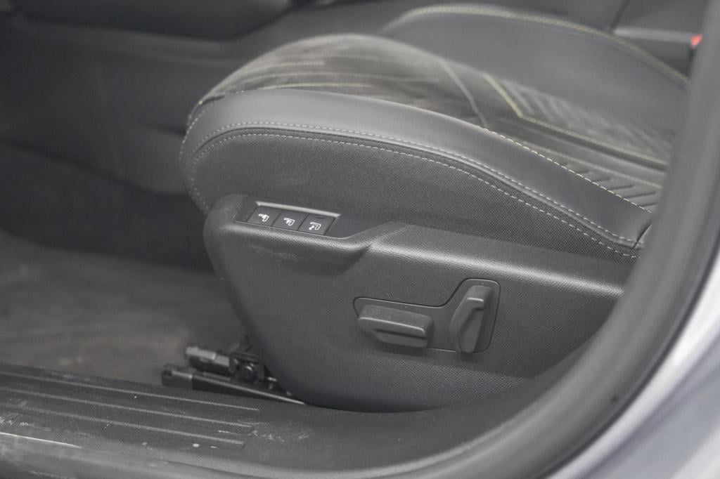 Peugeot 2008 puretech 130 eat8 gt | 360 camera | stoelmassage | adaptieve c