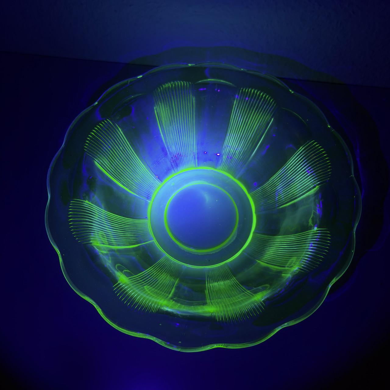 Uranium schaal 25cm uv395