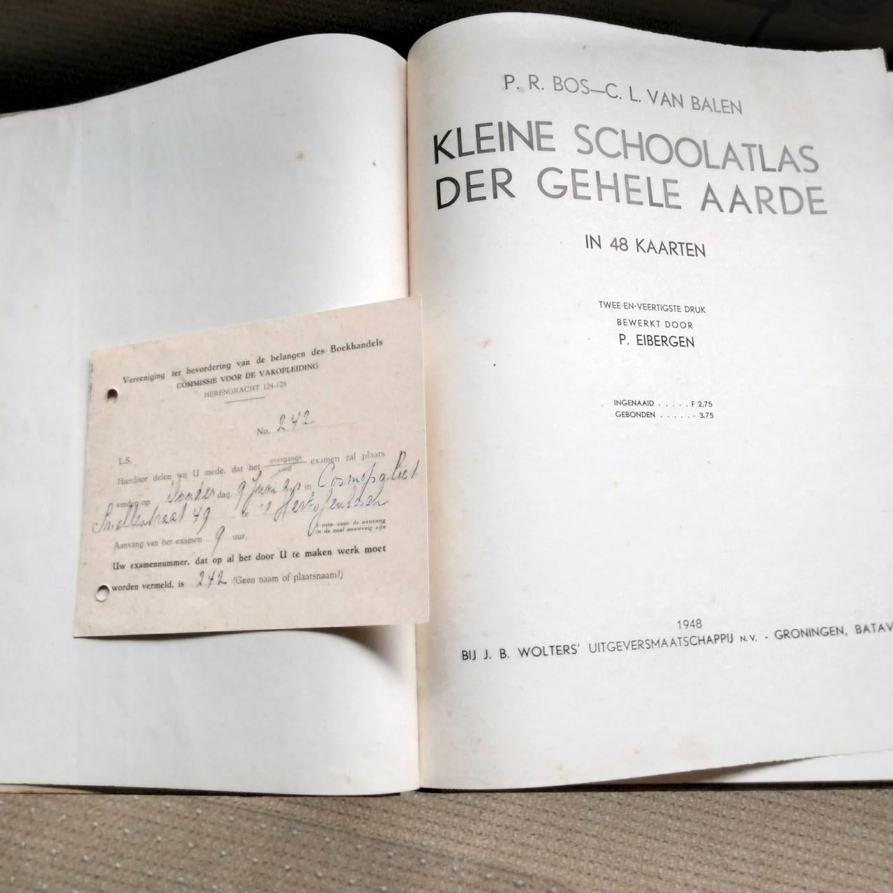Kleine schoolatlas der gehele aarde.