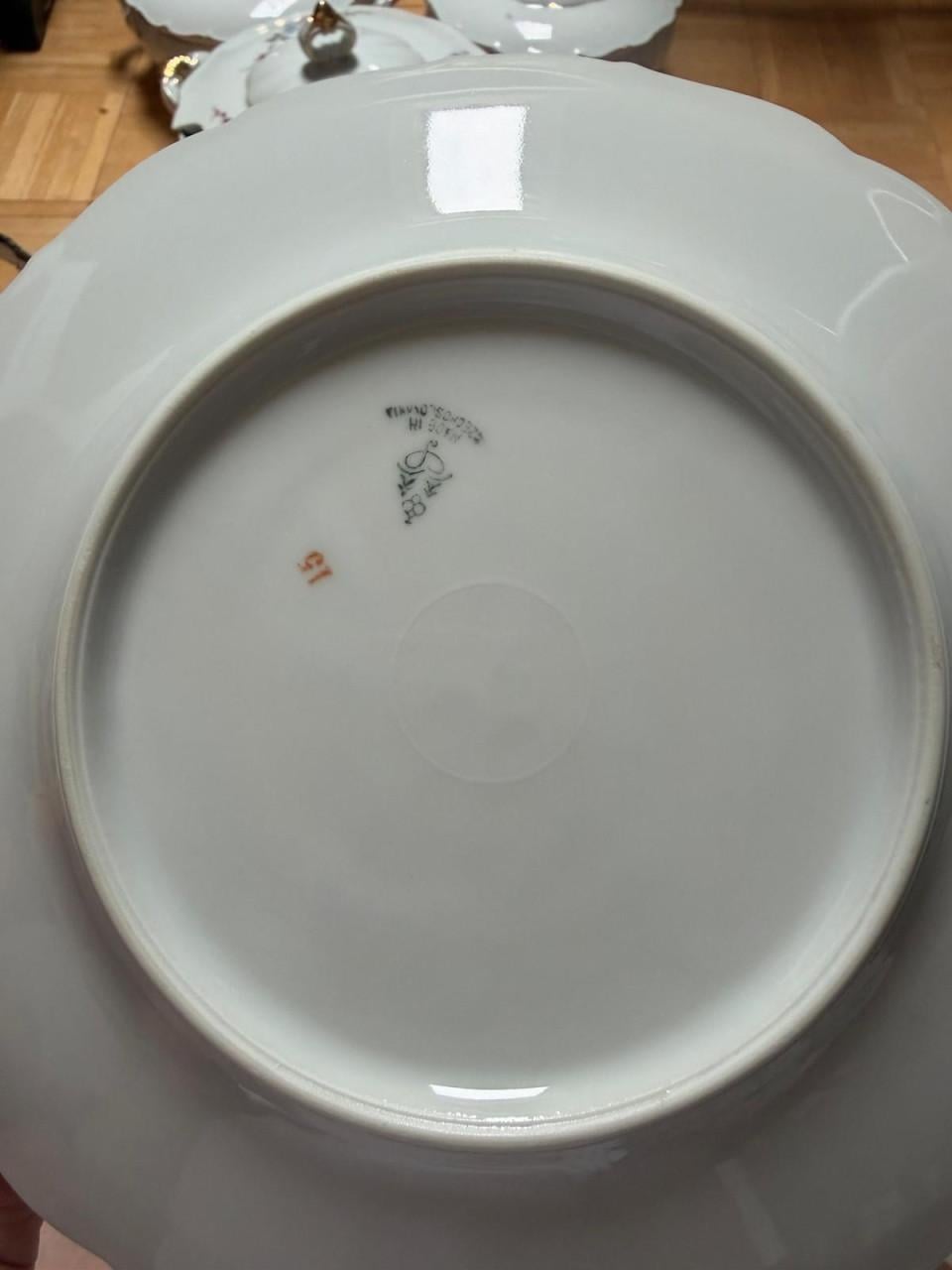 Compleet thee-, ontbijt- en dinerservies met bloemboeketjes