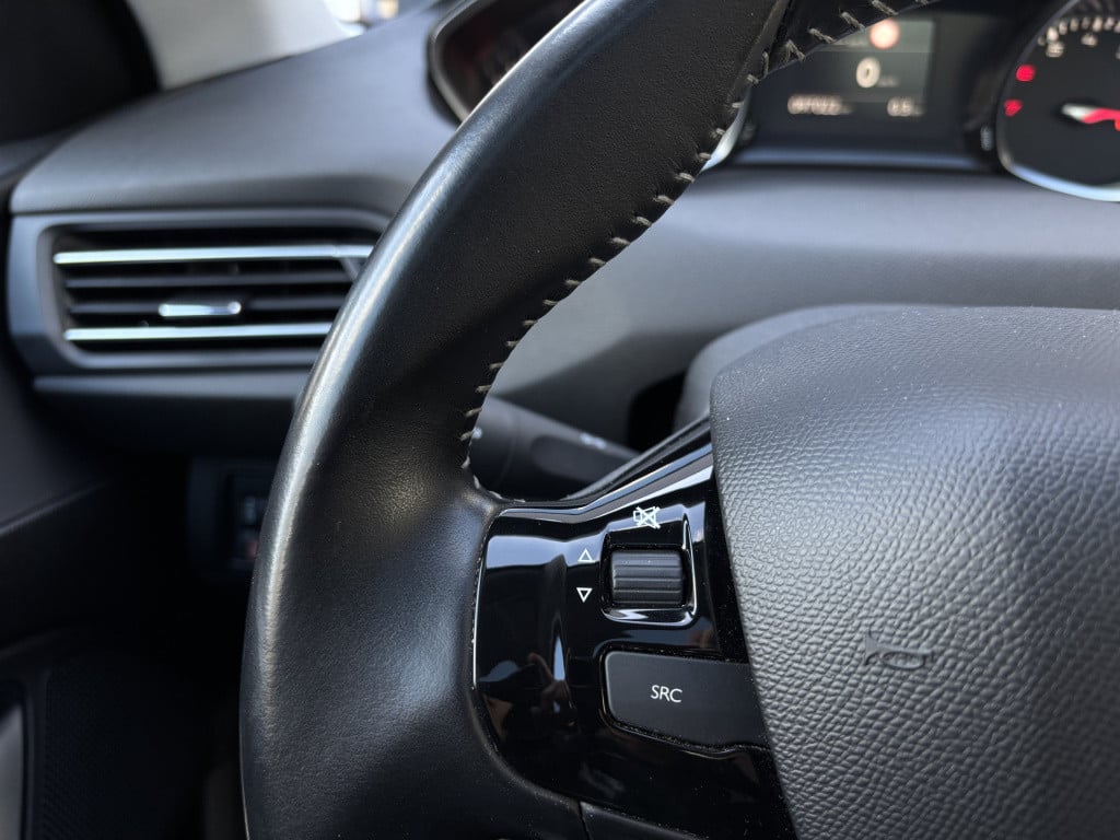 Peugeot 308 sw 1.2 puretech blue lease premium/ panoramadak/ trekhaak