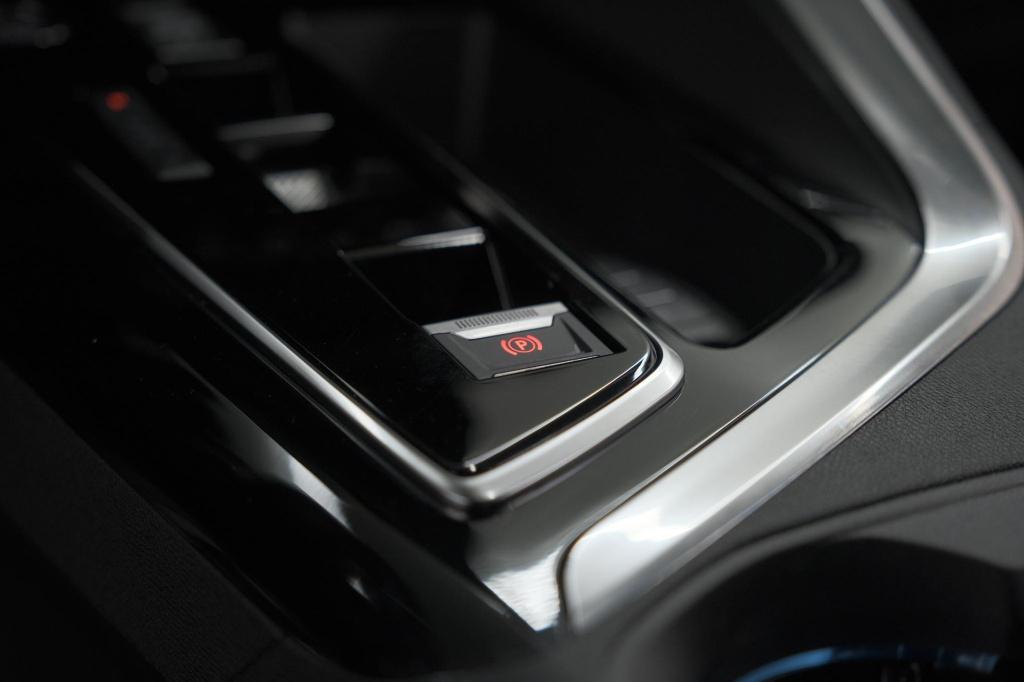 Peugeot 3008 puretech 130 eat8 gt | camera | dodehoekdetectie | adaptieve c