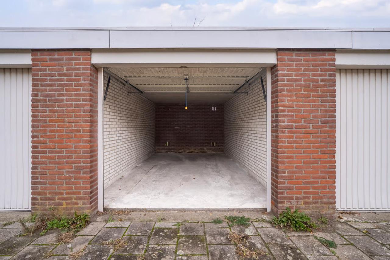 Te Huur Garagebox, Pioenlaan Vlissingen
