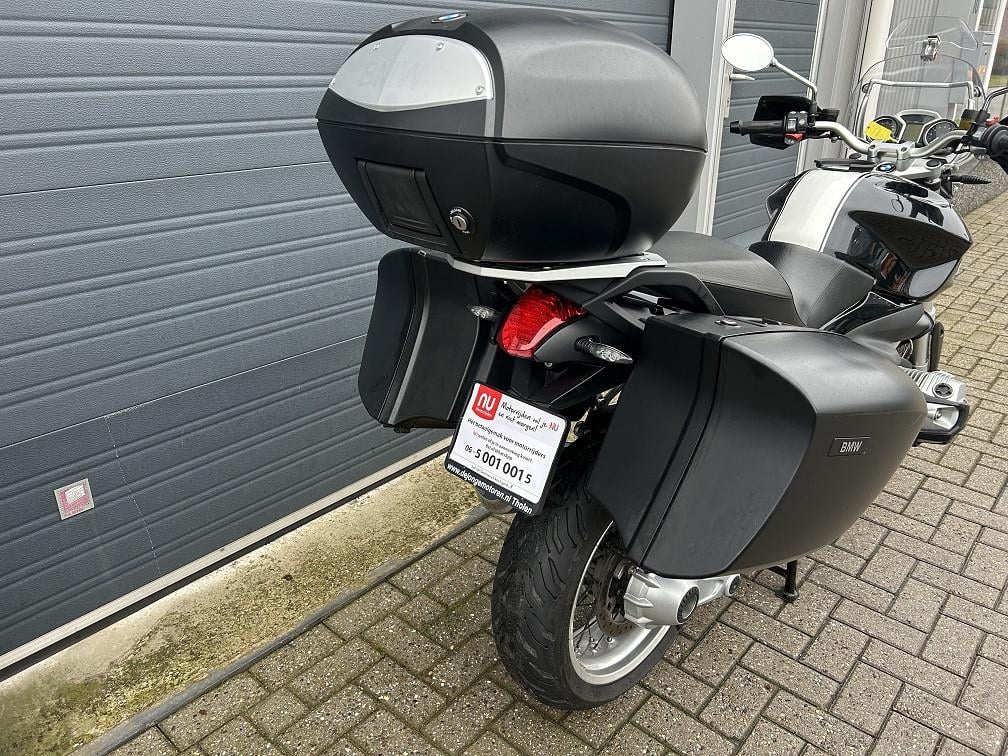 BMW R1200R Classic bj. 2012 met maar 29 dkm, kofferset etc. Topper! €7250,-