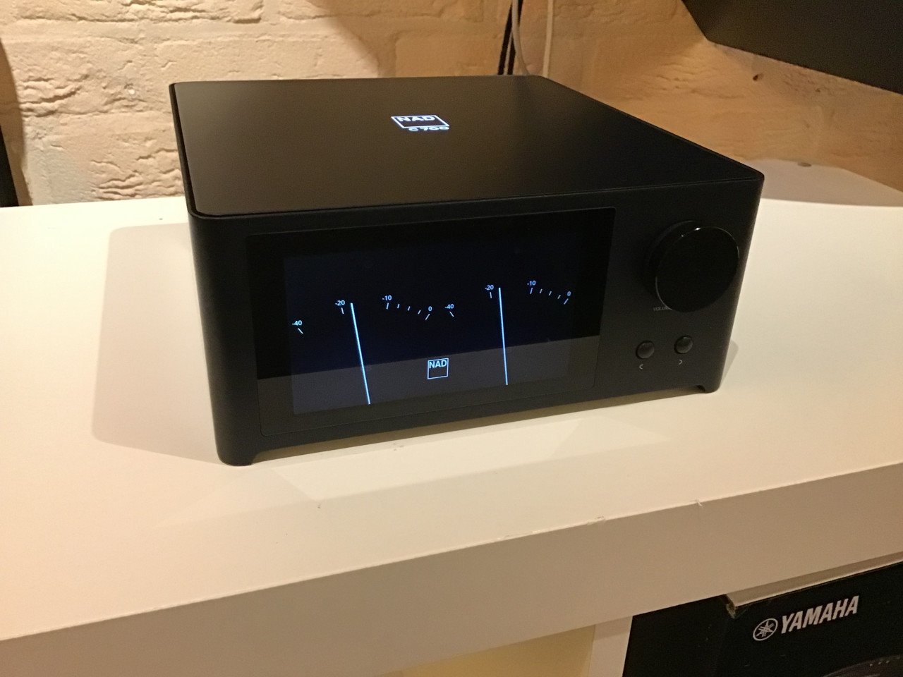 NAD D700 versterker met streaming