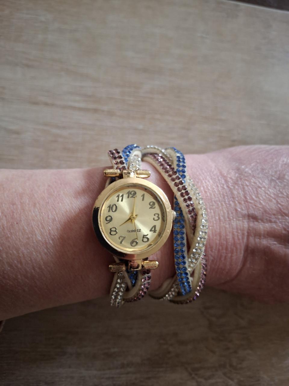 Leuk decoratief dameshorloge met glitterjes