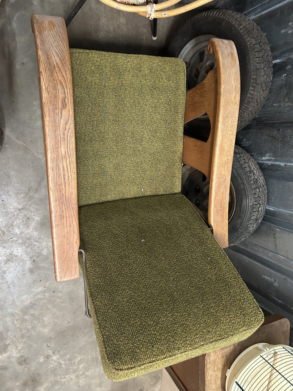 Brocante; rotan stoeltje, rookstoel, etc